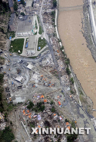 这是5月14日航拍的地震后汶川县映秀镇