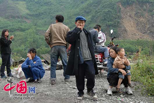 2008年5月14日，彭州失去家园的百姓。 罗小韵/摄