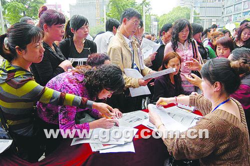 2000多人争当“爱心妈妈”