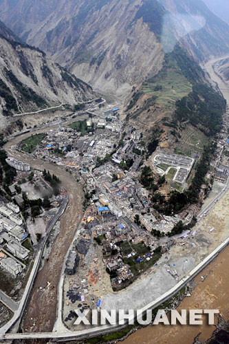 这是5月14日航拍的地震后汶川县映秀镇