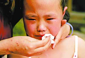 10岁女童欲送妈妈鞋子地震后父母双亡