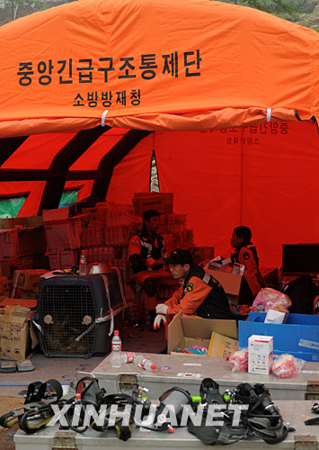 这是韩国救援队携带的部分救生器械