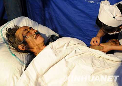 5月20日，获救者王春邦在广元市中心医院接受治疗
