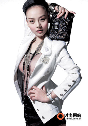 女性消费：九款夏季衣橱必备的前卫女裙