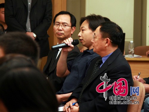 21世纪经济报道邱伟_21世纪经济报道记者提问