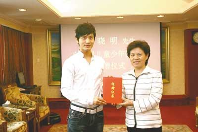 黄晓明再捐100万善款