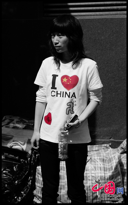 愛心涌動 汶川地震後四川駐北京辦事處裏忙碌的'愛'心 張旻/攝影
