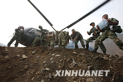 唐家山,堰塞湖,陸航團(tuán),濟(jì)南軍區(qū),搶險(xiǎn),官兵,直升機(jī),大壩,武警水電部隊(duì),空運(yùn)