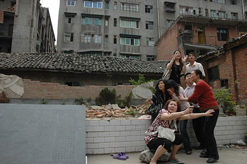5月12日14点30分：青川县文化馆院内，地震最初袭来的一瞬间。彭涛摄