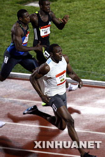 5月31日，牙買加選手博爾特（右）在美國紐約舉行的銳步田徑大獎賽男子100米比賽中，創造了9秒72的新的世界紀錄。