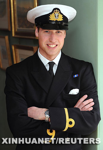 这是5月31日在伦敦发布的威廉王子身着英国海军制服的照片（摄于5月9日）。英国国防部官员31日说，威廉王子定于下周开始他在英国海军为期两个月的训练。威廉王子在接受培训期间将被部署于加勒比海地区。他可能遇到的任务还包括为飓风灾区提供援助。