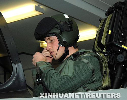 這張2007年11月拍攝的照片顯示威廉王子正在學習駕駛飛機。威廉王子于1月7日前往克蘭韋爾英國空軍基地，學習直升機與固定翼戰鬥機飛行。在基地，威廉王子將被稱為飛行員威廉·威爾士。