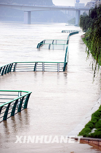 6月10日，柳州市區的親水準臺被水淹沒。 連日來，廣西持續強降雨天氣，柳江水位不斷上漲，柳州市部分沿江景觀被水淹沒。據氣象部門預計，廣西強降雨天氣還將持續。