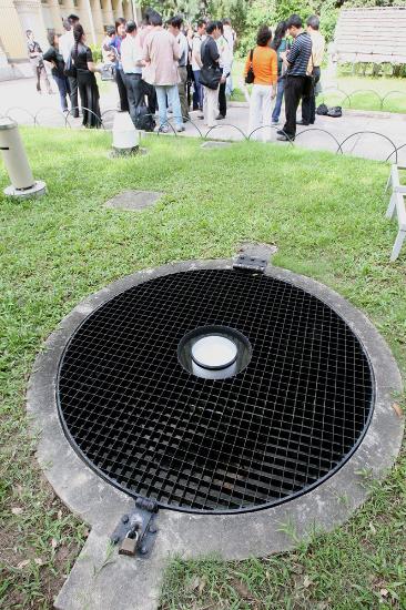 图为香港天文台内的“翻斗式雨量计”。 图为香港天文台内的“翻斗式雨量计”。