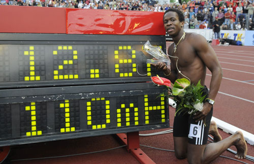 圖文-羅伯斯打破110米欄世界紀錄超越劉翔的一幕