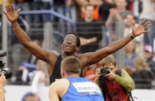 圖文-羅伯斯打破110米欄世界紀錄享受這偉大的一刻