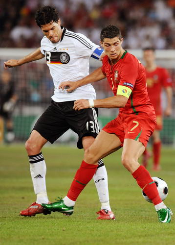 图文-[欧洲杯]葡萄牙2-3德国这一回合巴拉克占上风