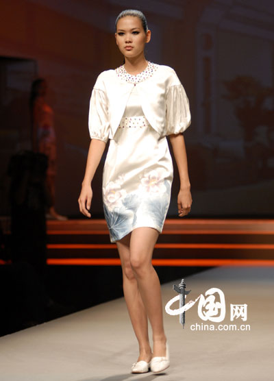 人文奥运：浪漫女人“璞玉”之石作品