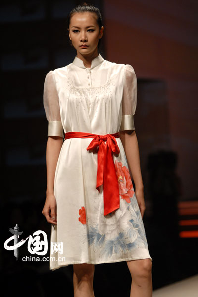 人文奥运：浪漫女人“璞玉”之石作品