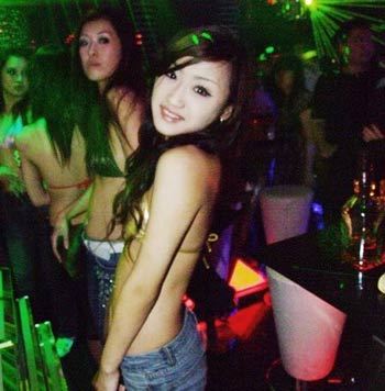 美报评论北京“疯狂夜生活”