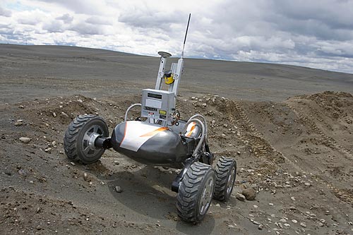 NASA的K10机器人被用来执行高重复性的和长时间的任务。