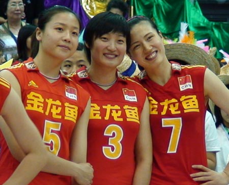 图文-大奖赛香港站中国女排逆转夺冠高兴的三姐妹
