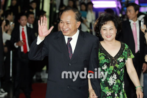 图文：《赤壁》韩国VIP首映--吴宇森携夫人亮相