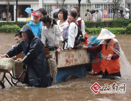 豪雨再襲昆明多處被淹