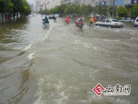 豪雨再襲昆明多處被淹