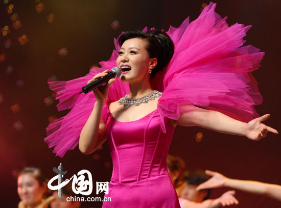 歌唱家谭晶一人包揽中国金唱片奖两项大奖