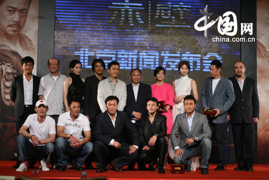  吴宇森 《 赤壁 》首映式授印 众星叩谢还礼(组图