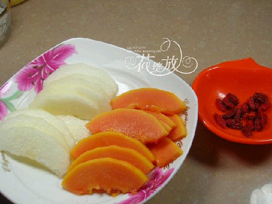 爽口解暑美容丰胸：夏天清凉的木瓜炖梨