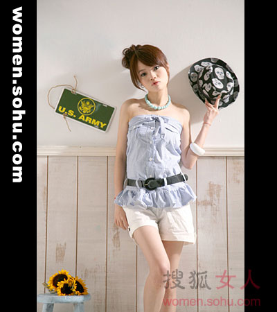 美女巧穿露肩公主衫 轻松变身约会达人