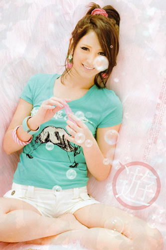 混血美女Leah Dizon甜美户外写真