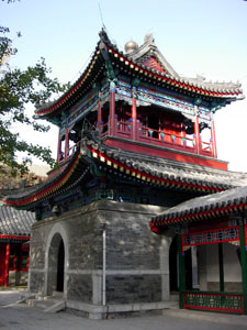 东四清真寺：位于东四南大街13号