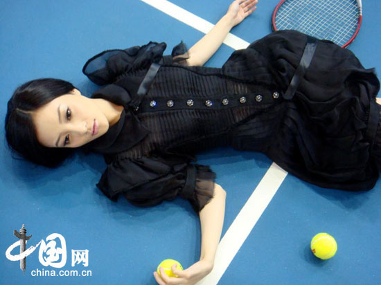 李小璐化身“网球宝贝”