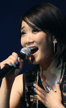 凤凰传奇精彩演绎《月亮之上》