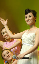 民歌歌手张燕演绎《欢天喜地》
