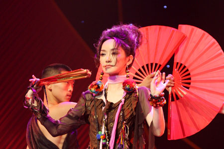 性感萨顶顶演绎《万物生》
