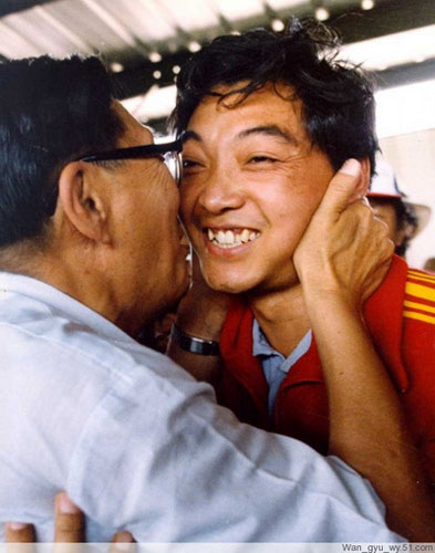 1984年7月29日，許海峰奪得洛杉磯奧運會的第一枚金牌。