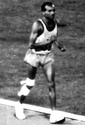 1968年，在墨西哥城奧運會上，坦尚尼亞選手阿赫瓦裏在參加馬拉松比賽進程中受傷，仍然堅持跑完全程。
