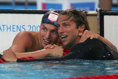 2004年8月16日，男子200米自由泳決賽後索普和霍根班德握手慶祝。