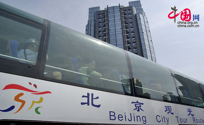 北京双层观光专线车成了京城一道新的风景线。