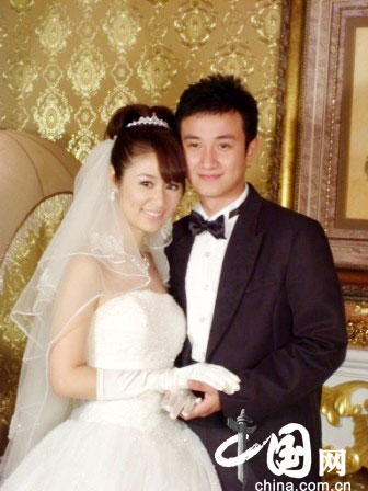 文章婚纱照首曝光 周旋于两位“紫薇格格”之间