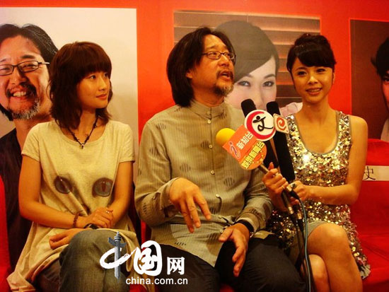 舞台剧《陪我看电视》杨若兮与汤唯闺蜜争香斗艳