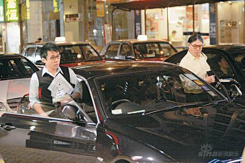 霍震霆豪送名车音响小儿子狂掷百万消闲(组图)