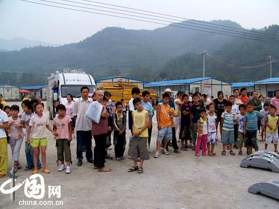 “相约十年 携手成长”大型爱心公益活动到蓥华