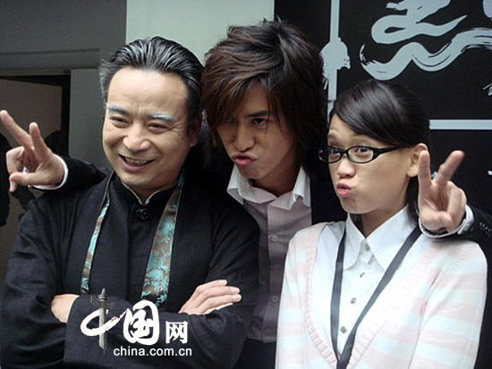 岳跃利客串《命中注定我爱你》 成剧组“福将”