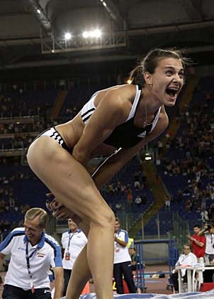 超级大奖赛摩纳哥站：伊辛巴耶娃5米04破撑杆跳世界纪录