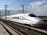 京津城际铁路将于８月１日通车运营。